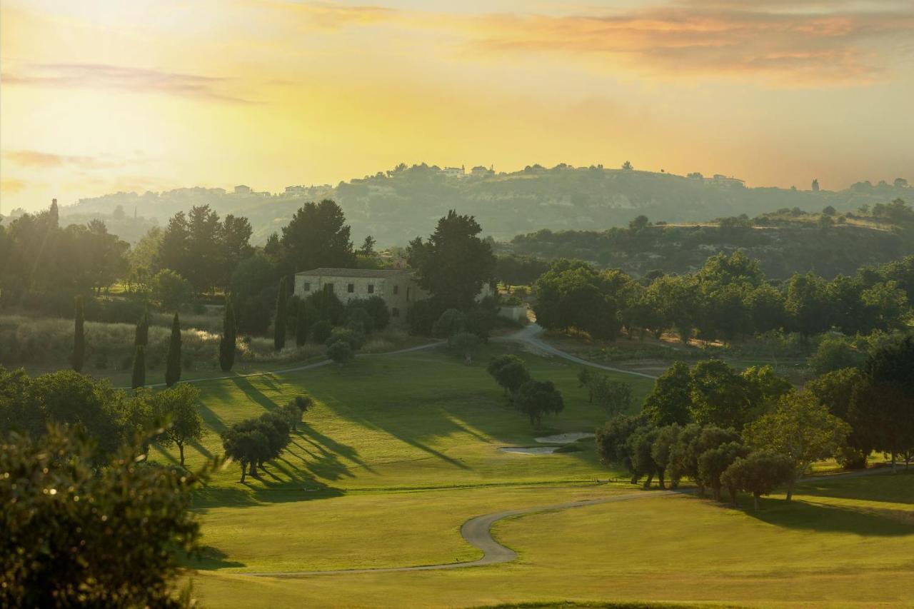 Minthis Resort Tsadha Exterior photo View of the golf course